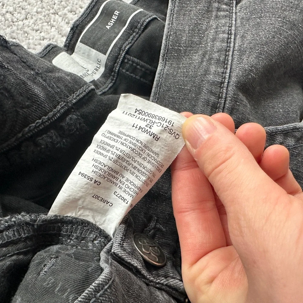 Rock & Republic Men's Black Relaxed Denim Shorts - Picture 4 of 12